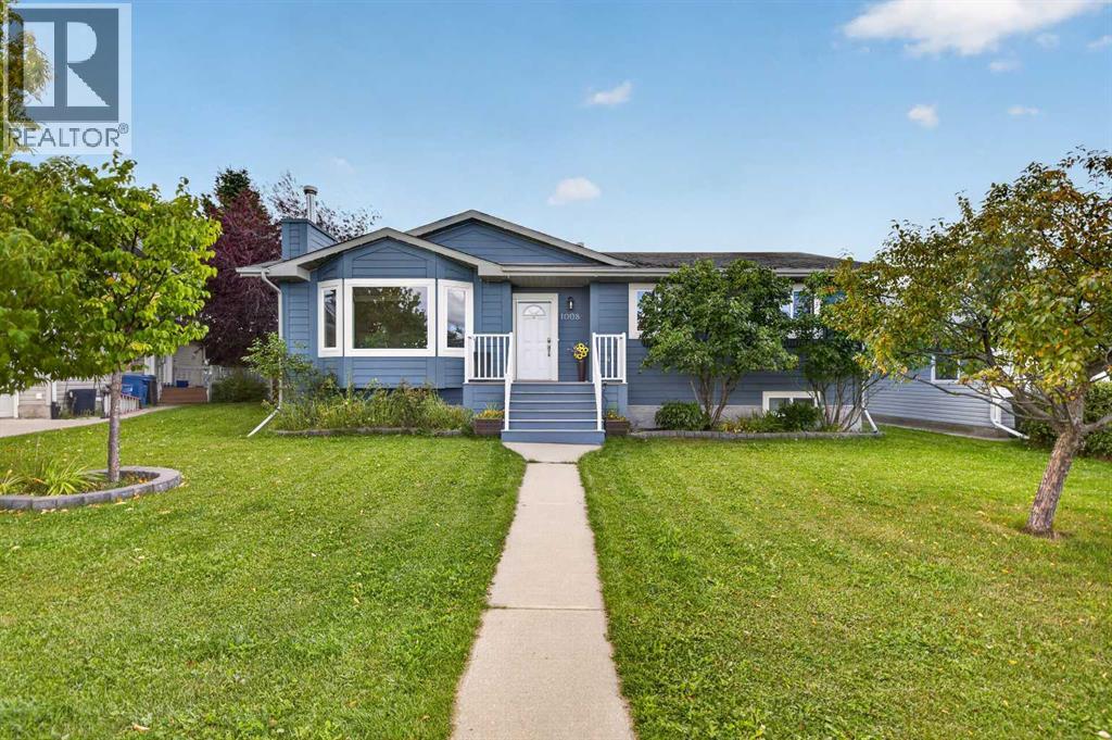 Listing photo – 1008 2 Street NE, Sundre