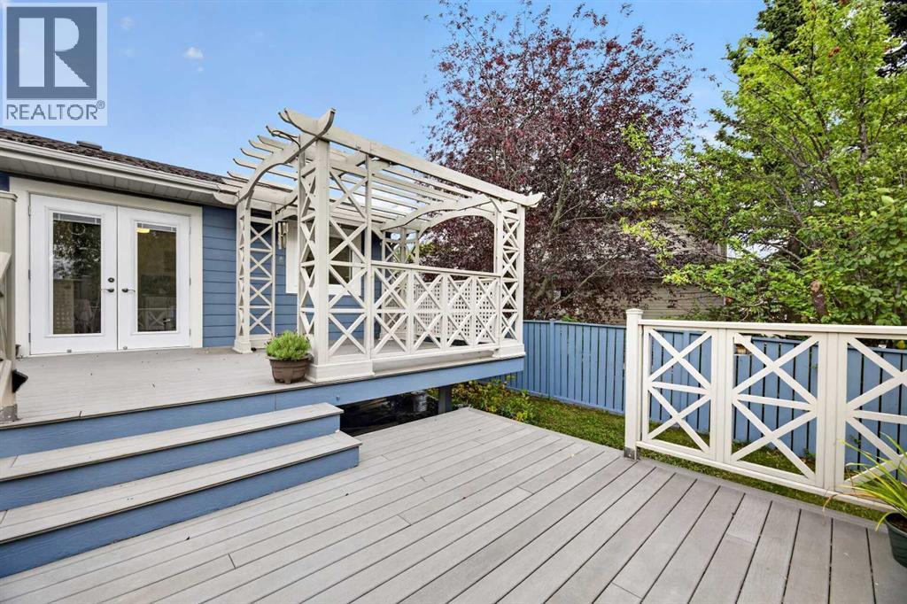 Listing photo – 1008 2 Street NE, Sundre