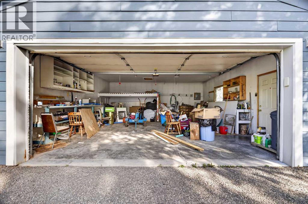 Listing photo – 1008 2 Street NE, Sundre