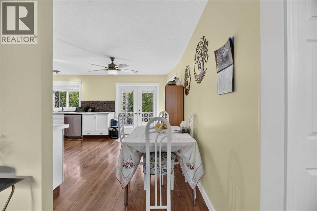 Listing photo – 1008 2 Street NE, Sundre