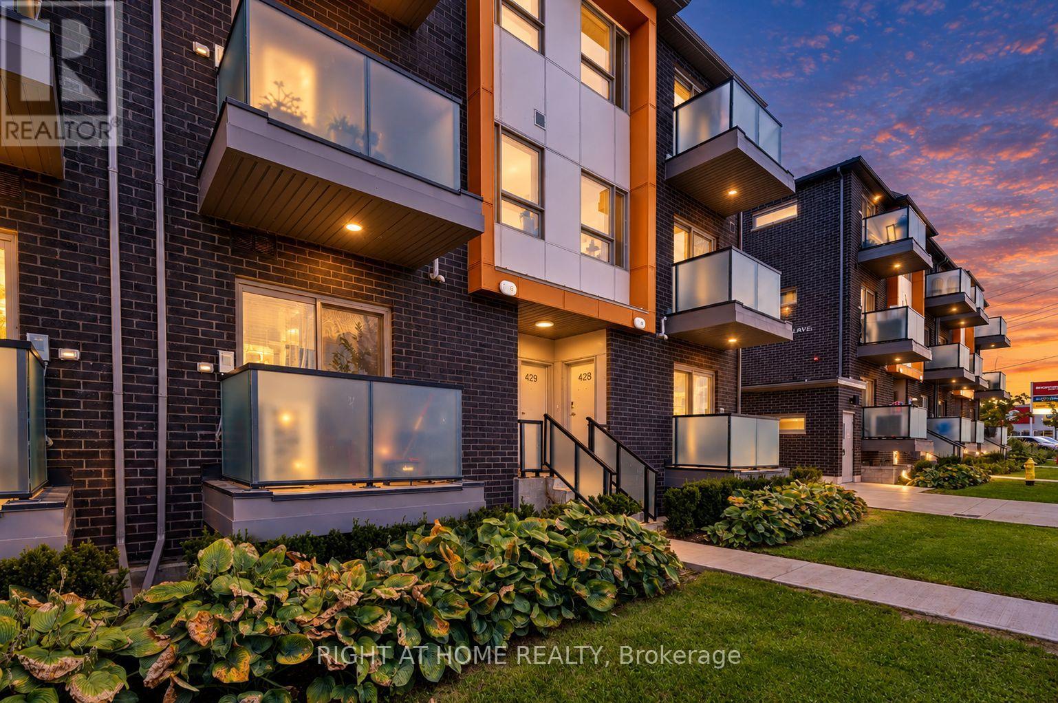 429 - 2789 EGLINTON AVENUE E
