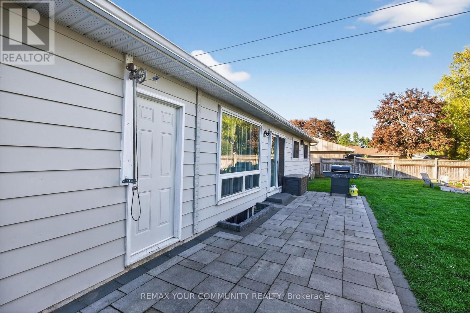 239 SUNSET CRESCENT - 27