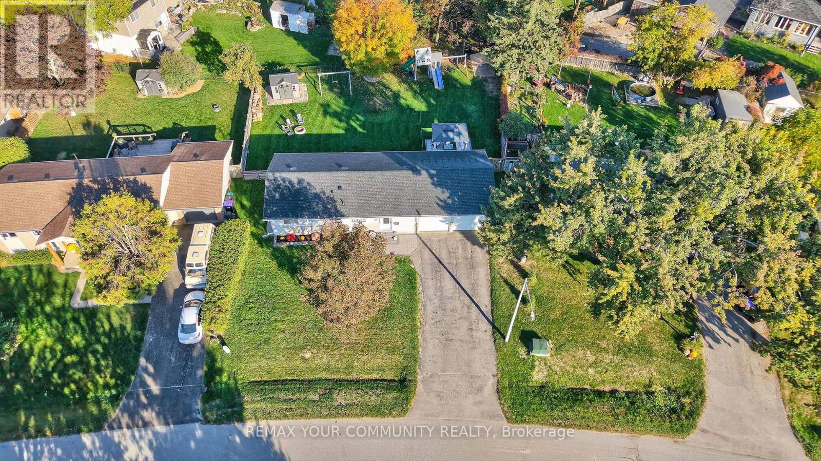 239 SUNSET CRESCENT - 32