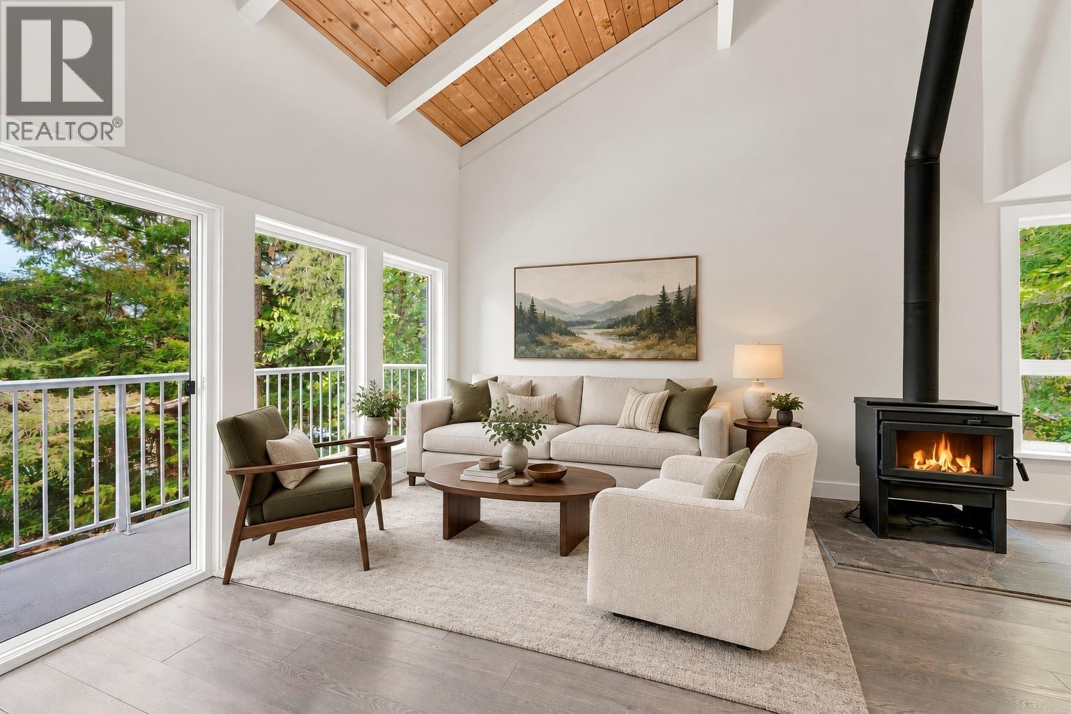 3015 ALPINE Crescent, Whistler, British Columbia, V8E0B8, Whistler, British Columbia — photo 3 of 5