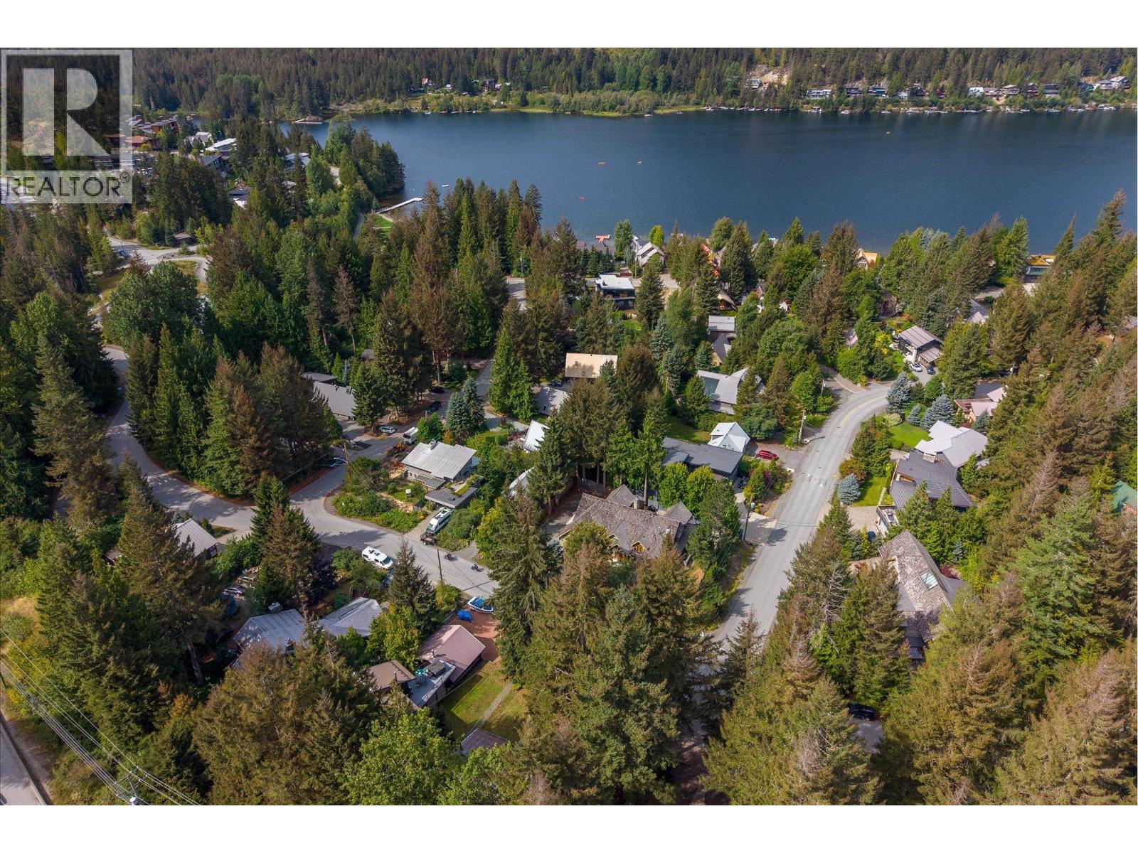 3015 ALPINE Crescent, Whistler, British Columbia, V8E0B8, Whistler, British Columbia — photo 2 of 5