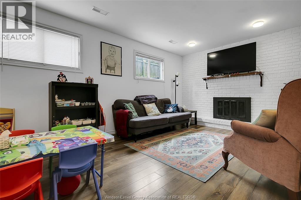 970 JARVIS AVENUE - 16