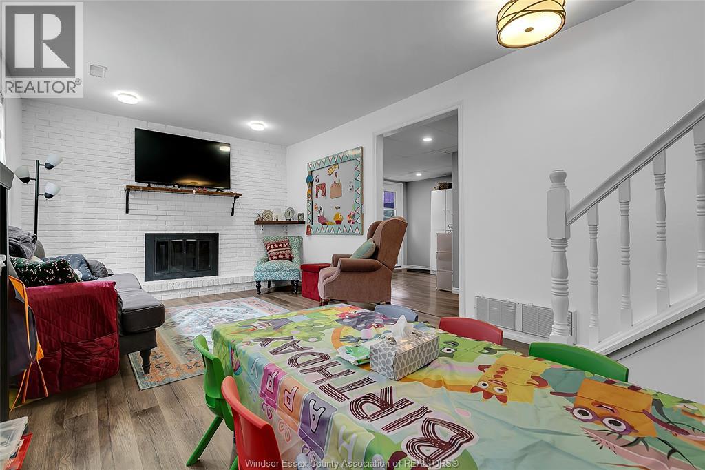 970 JARVIS AVENUE - 18