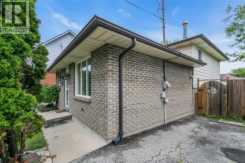 970 JARVIS AVENUE - 3