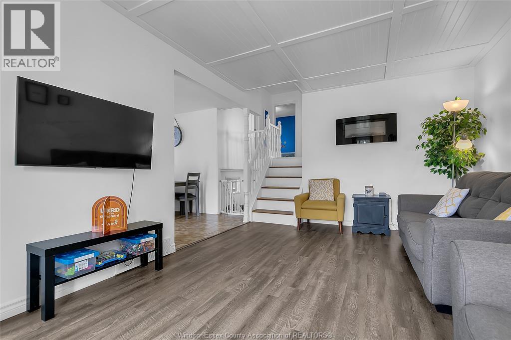 970 JARVIS AVENUE - 6