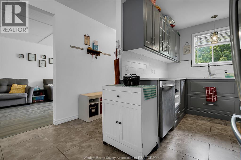 970 JARVIS AVENUE - 11