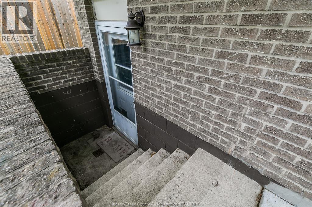 970 JARVIS AVENUE - 24