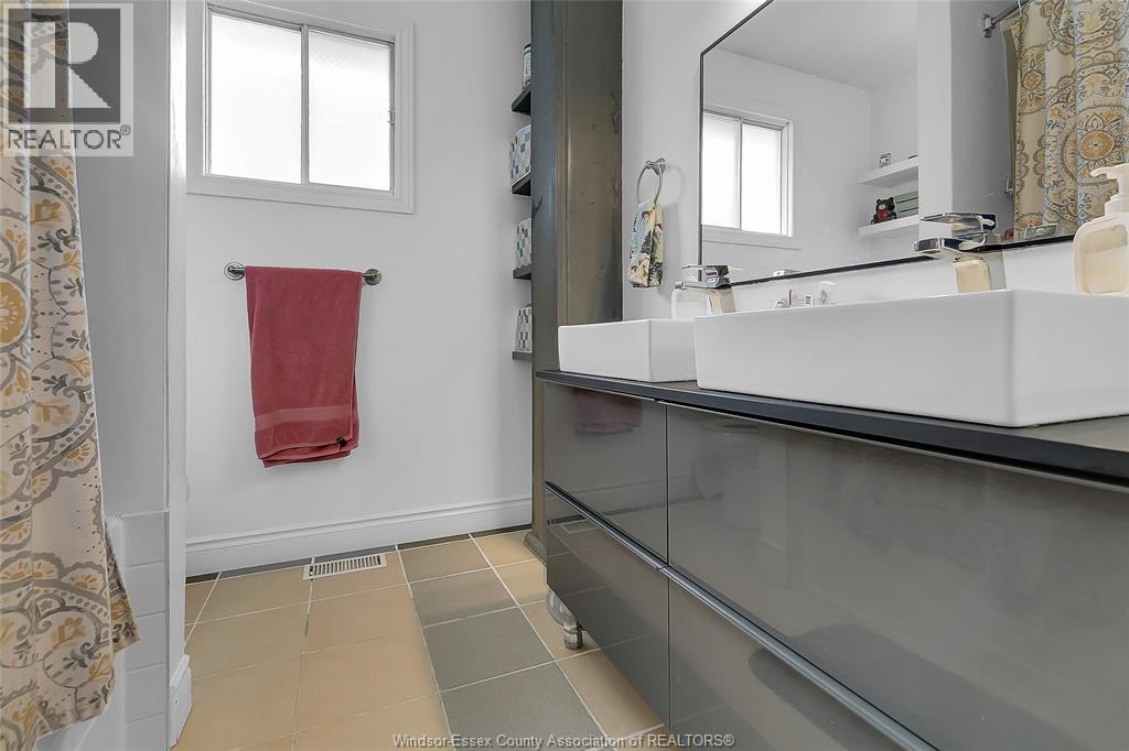 970 JARVIS AVENUE - 15