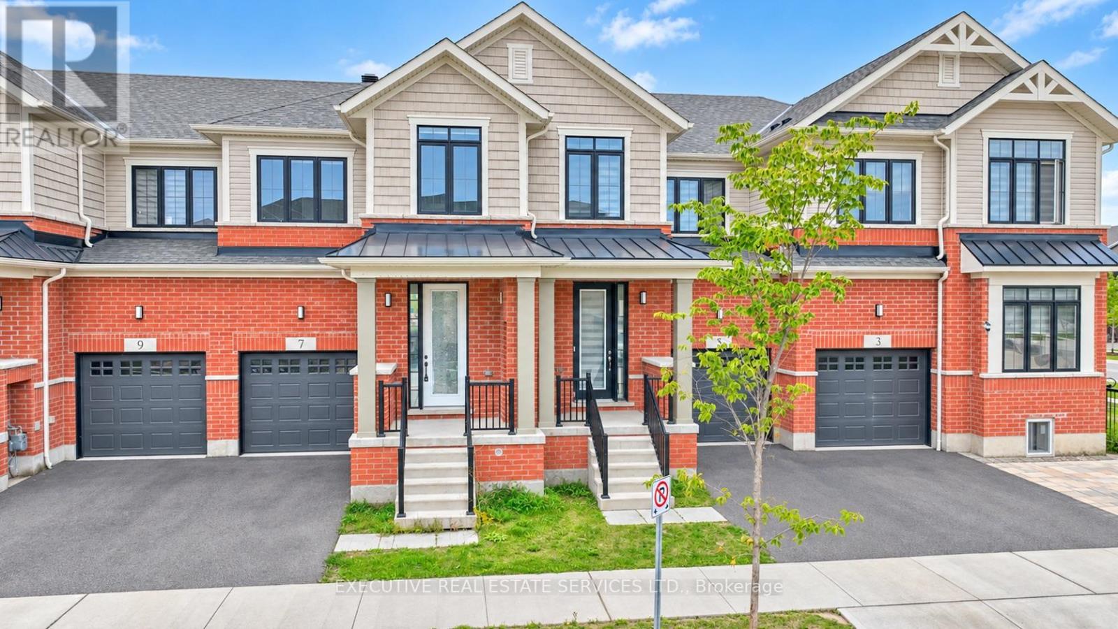 7 CROSSMORE CRESCENT — photo 3
