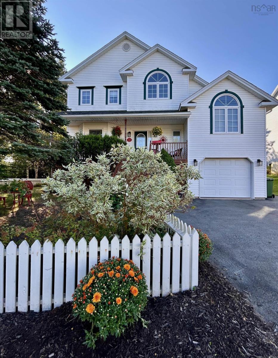 10 Blanchard Crescent, Bedford, Nova Scotia, B4A4C5, Bedford, Nova Scotia — photo 2 of 5