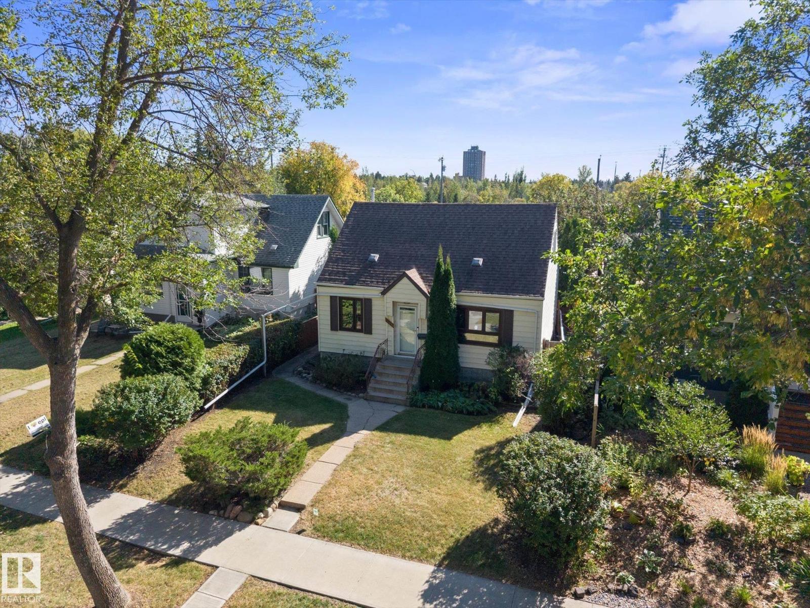 11119 62 AV NW - 1