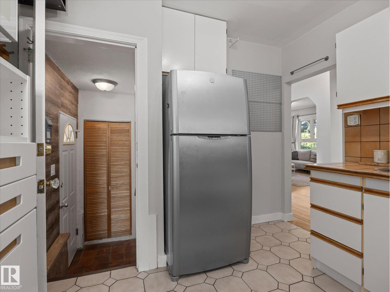 11119 62 AV NW - 11
