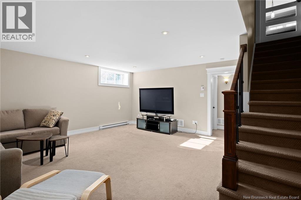 197 Amiens Drive - Image 35