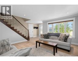 197 Amiens Drive, photo 2