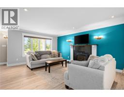 197 Amiens Drive, photo 3