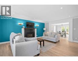 197 Amiens Drive, photo 4
