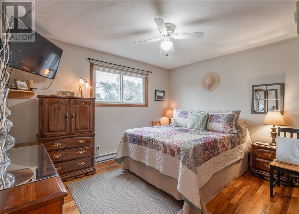 3213 Parkdale Crescent - Image 10