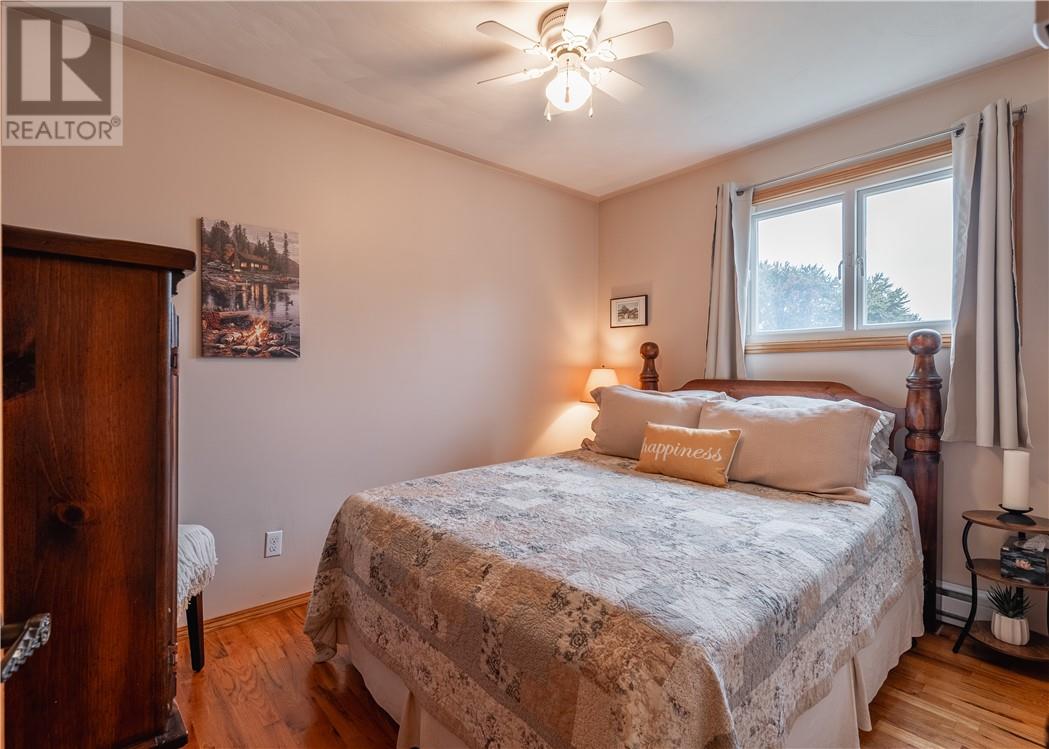 3213 Parkdale Crescent - Image 12