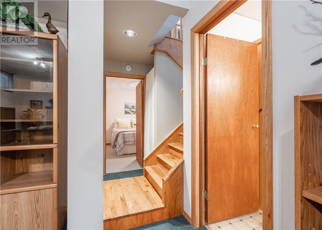 3213 Parkdale Crescent - Image 16
