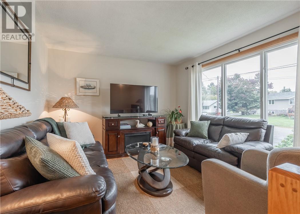 3213 Parkdale Crescent - 3