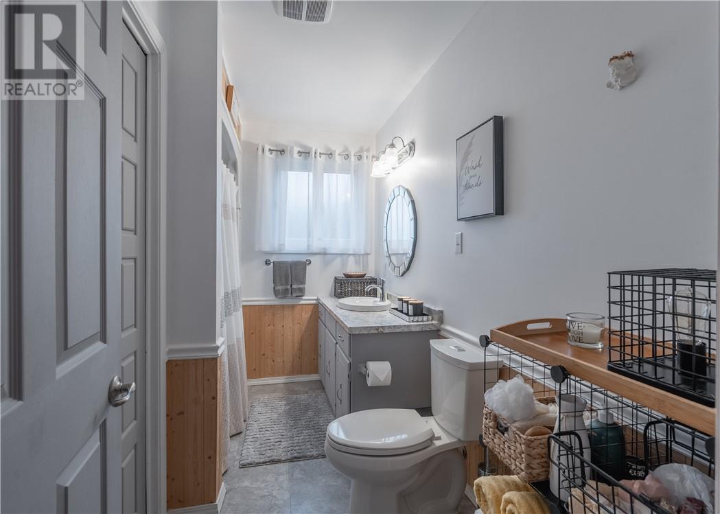 3213 Parkdale Crescent - Image 9