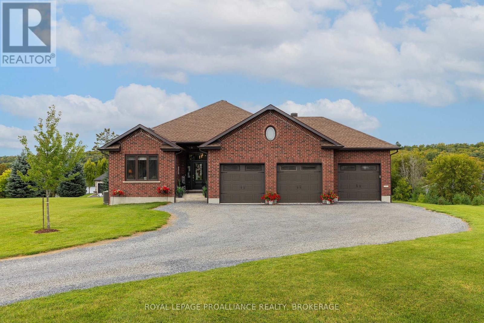 4 SANDSTONE COURT