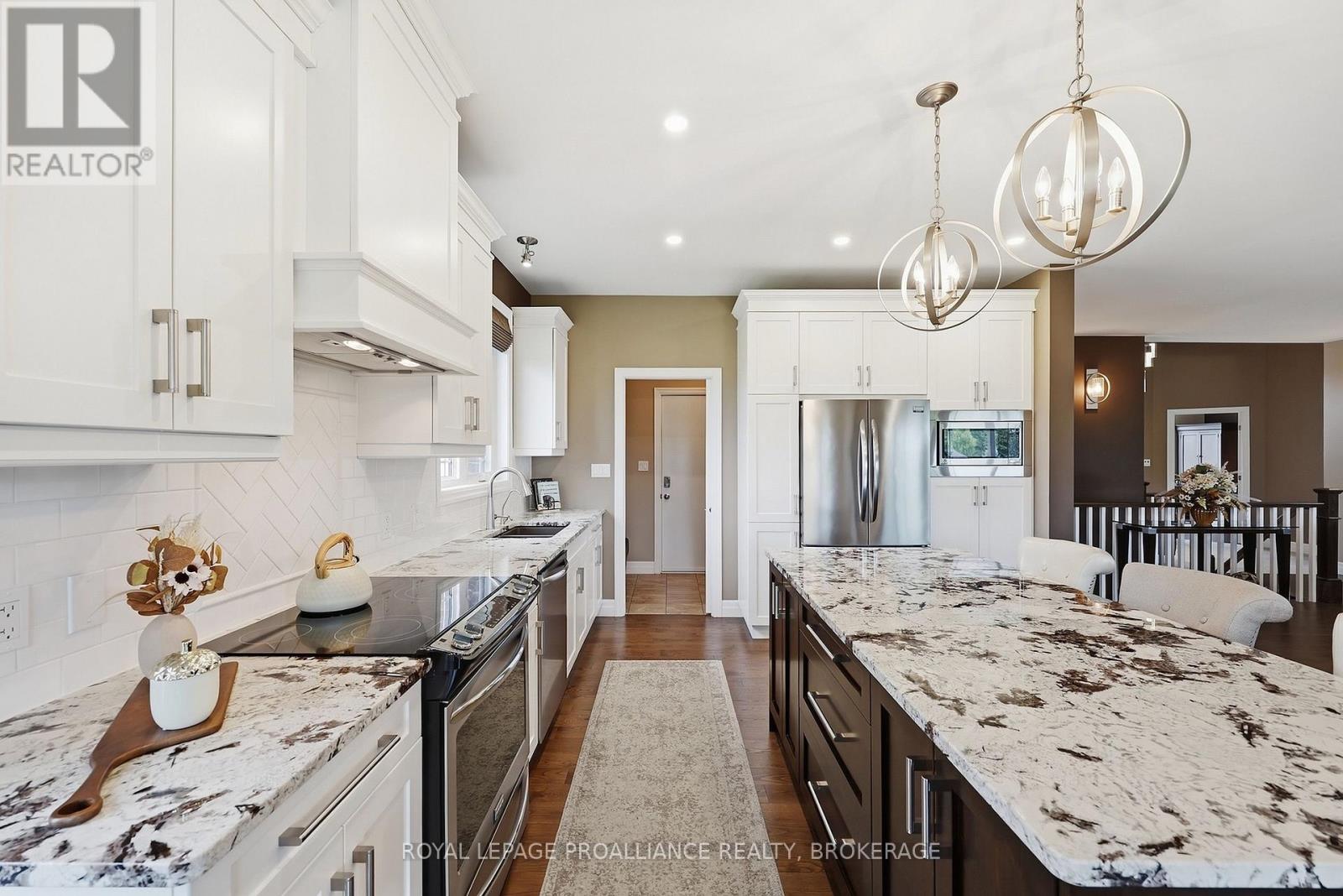4 SANDSTONE COURT - 13