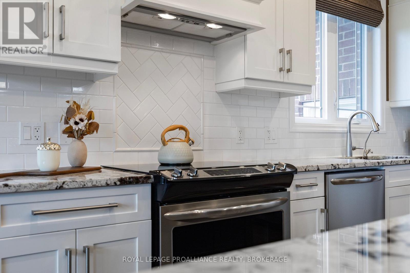 4 SANDSTONE COURT - 15