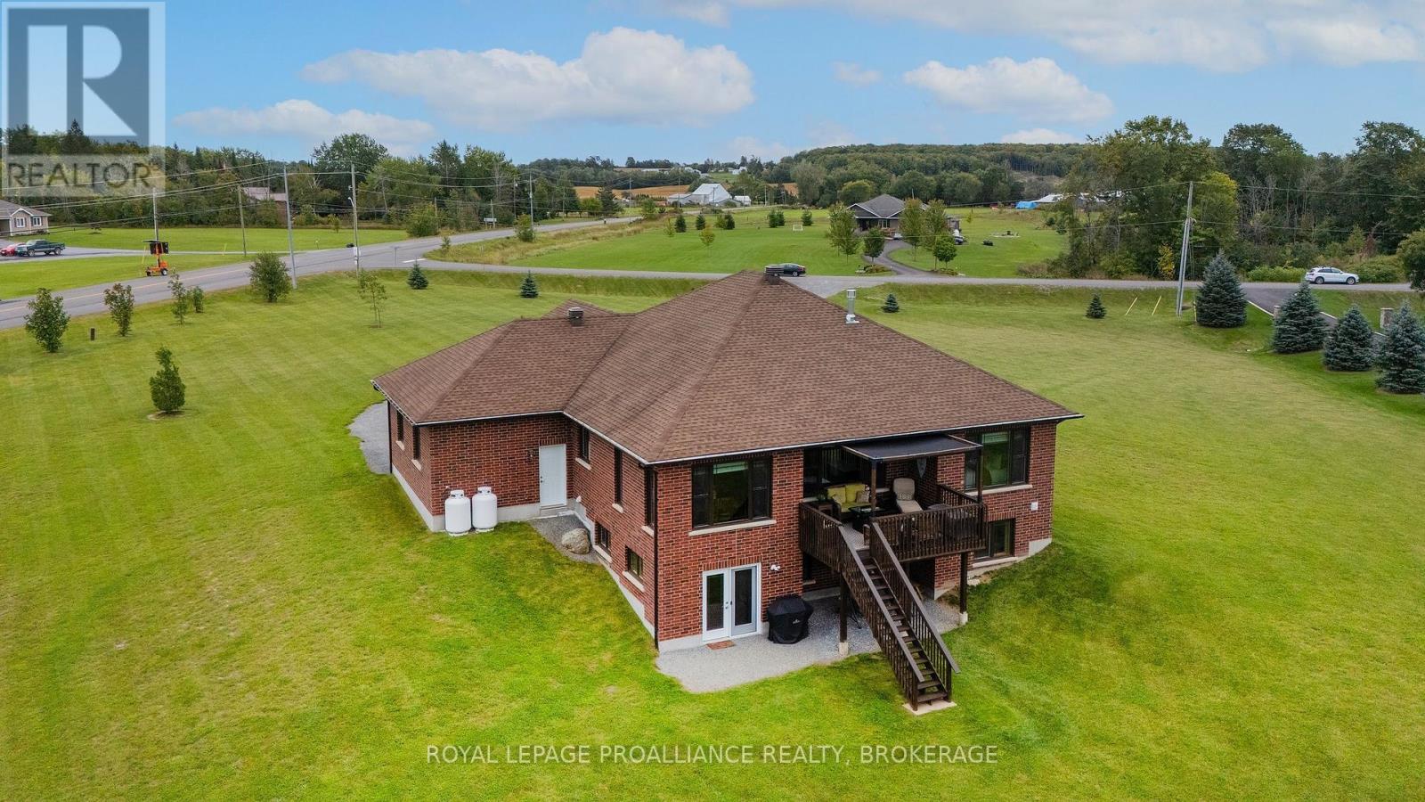 4 SANDSTONE COURT - 45