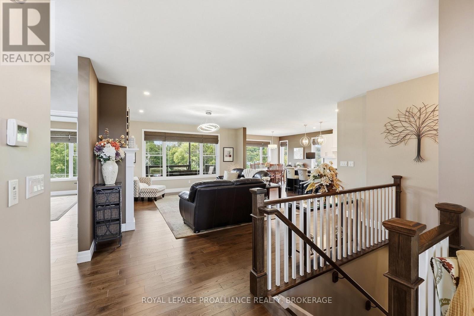 4 SANDSTONE COURT - 7