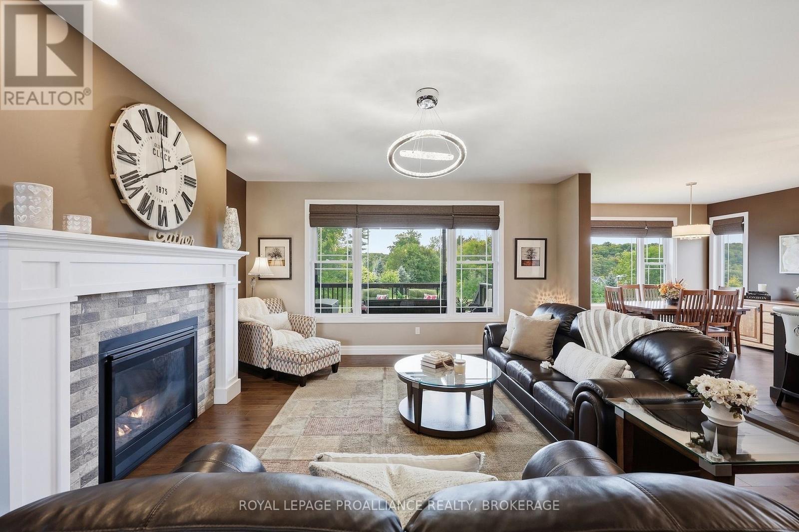 4 SANDSTONE COURT - 8