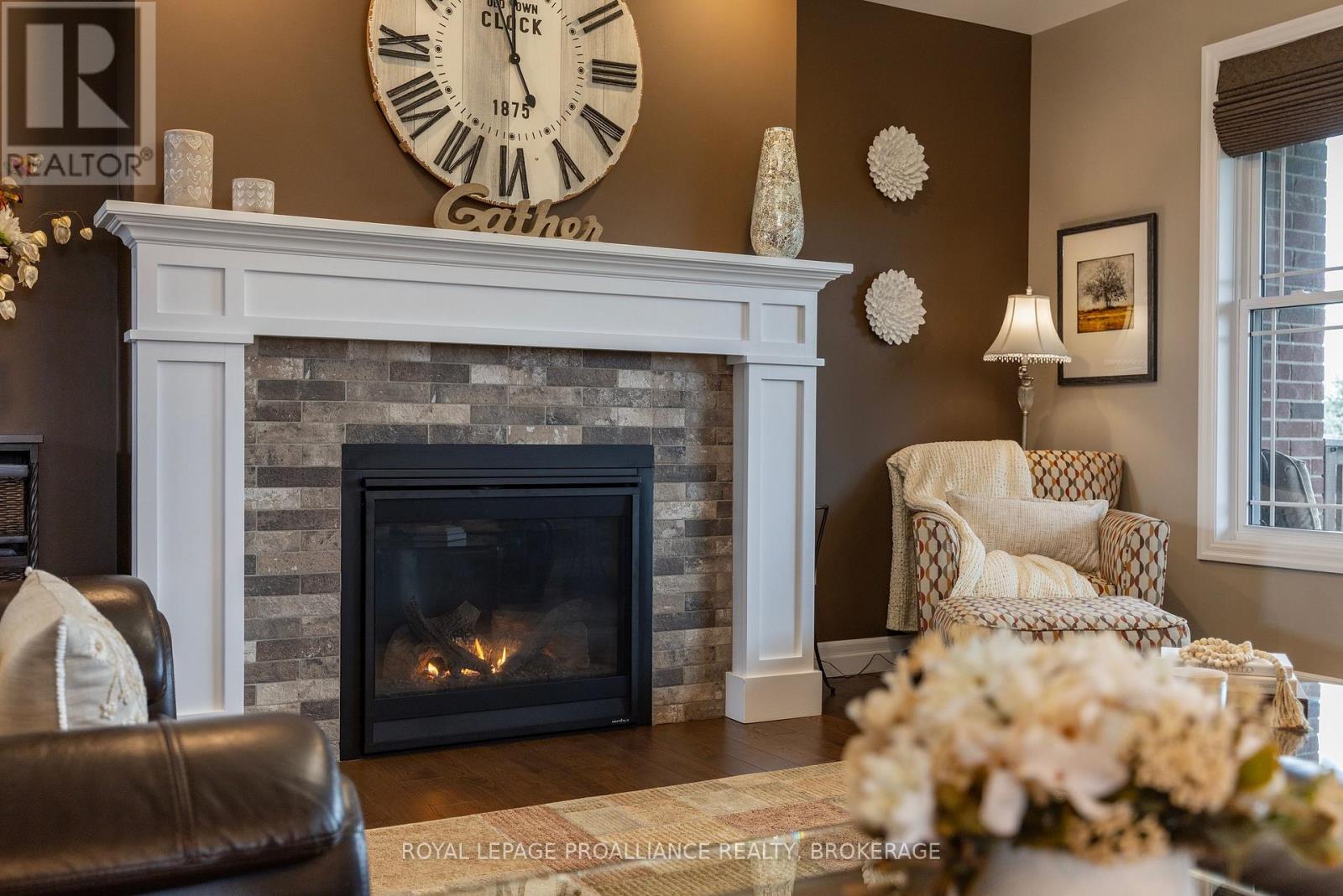 4 SANDSTONE COURT - 9