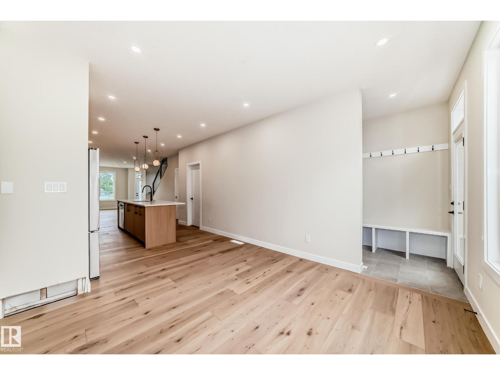 9637 85 ST NW - Image 33
