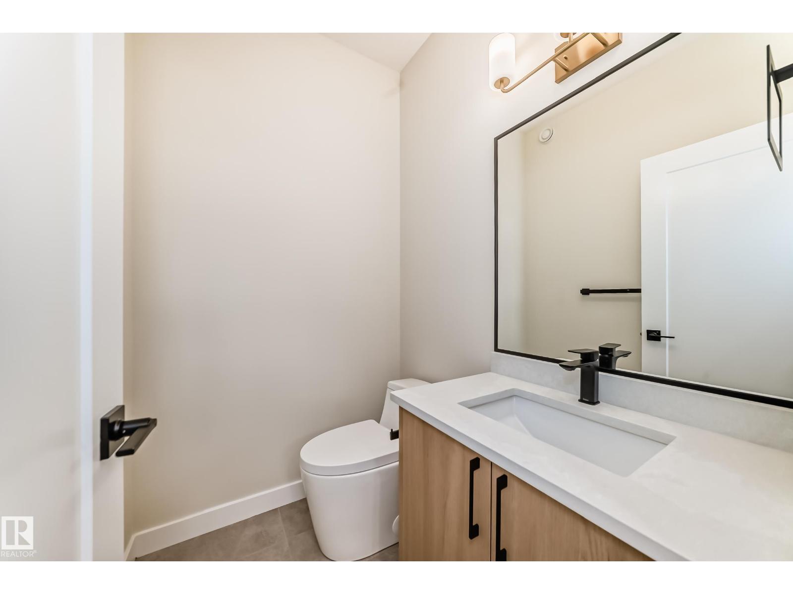 9637 85 ST NW - 37