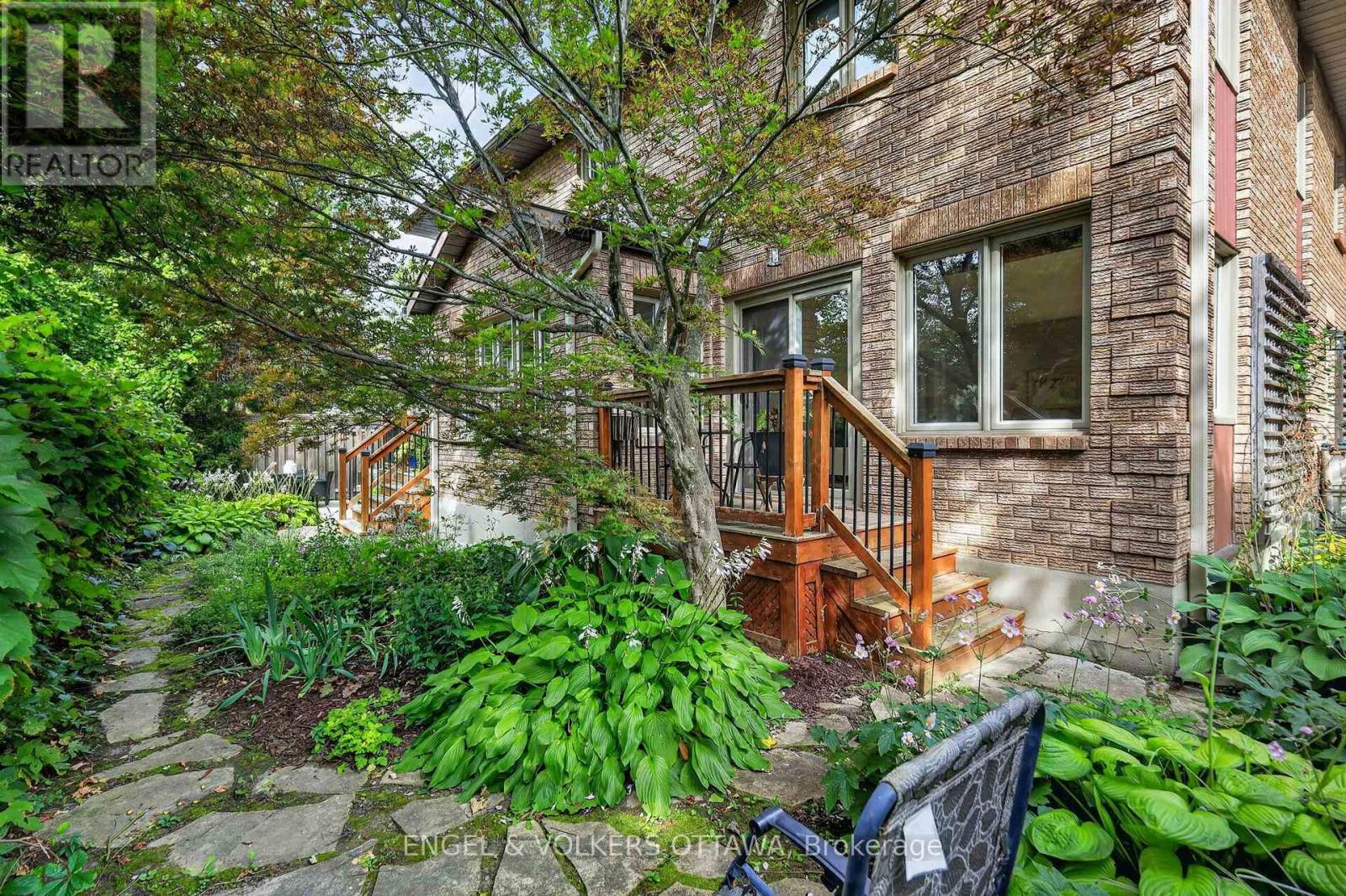2106 LAMIRA STREET - Image 32