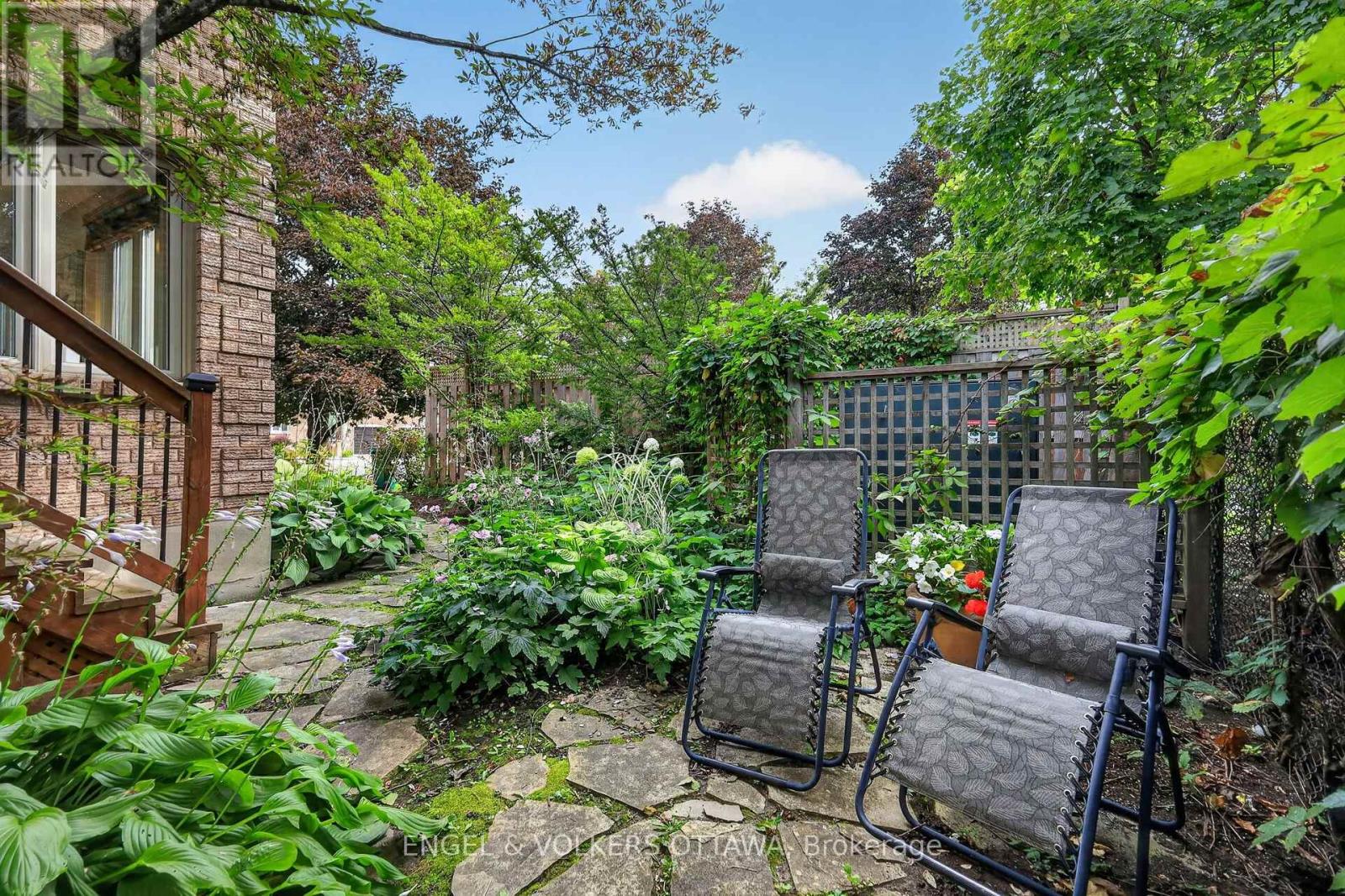 2106 LAMIRA STREET - Image 36