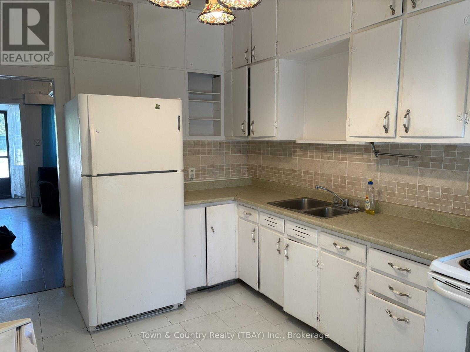 509 MAY STREET N - Image 4