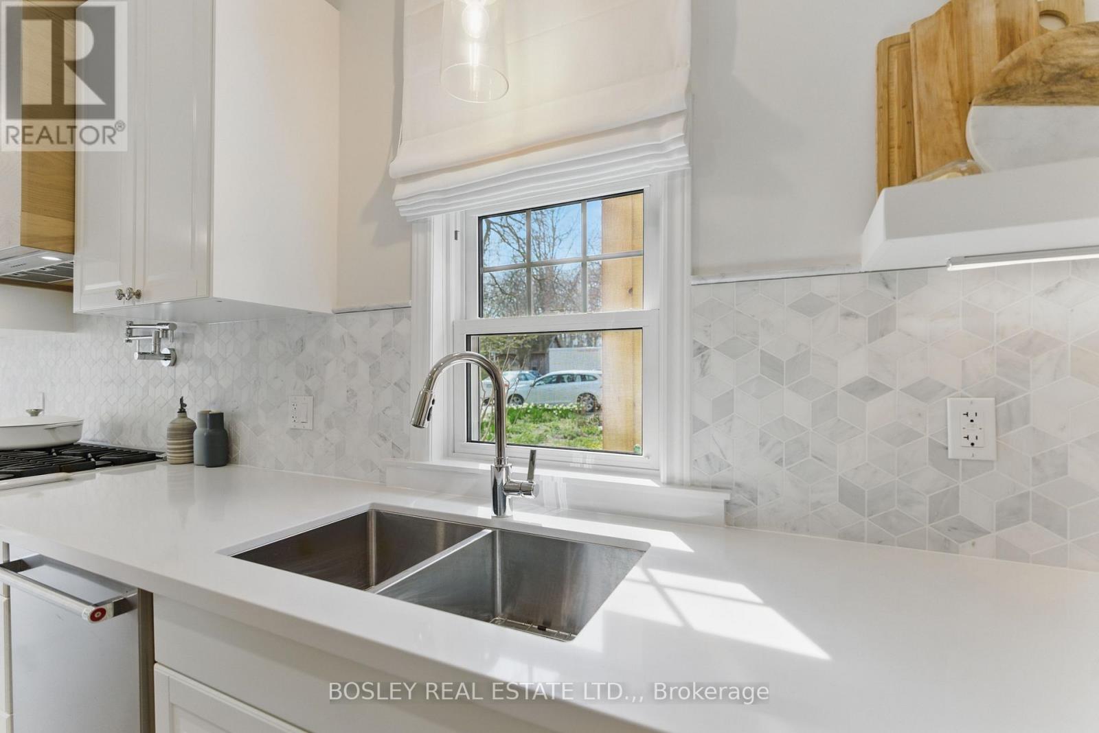 5 LUTHER AVENUE - 12