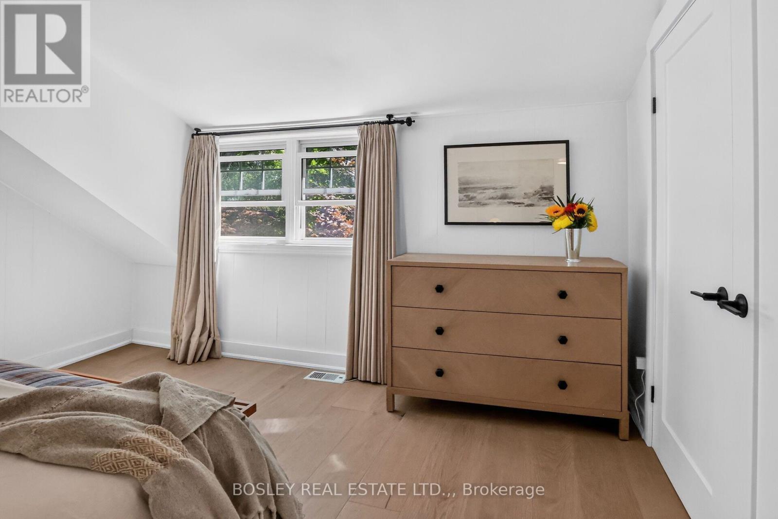 5 LUTHER AVENUE - 23