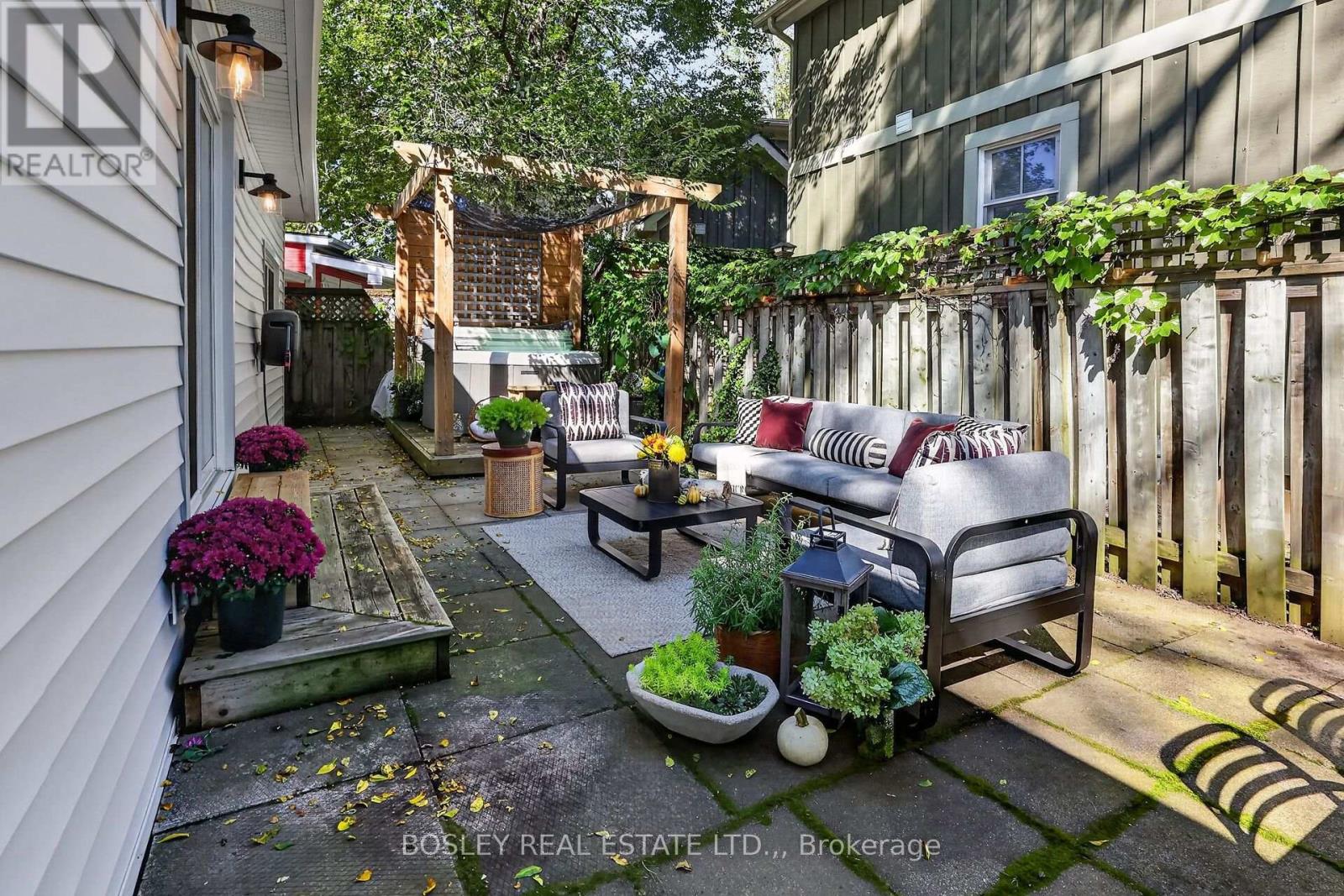 5 LUTHER AVENUE - 31