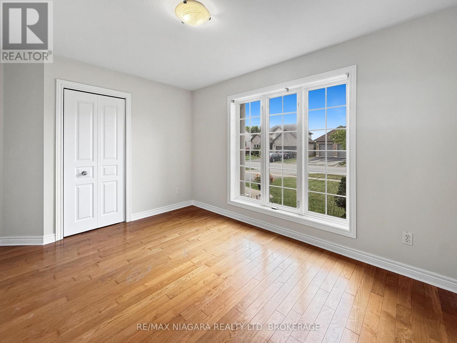 354 LOUISA STREET - 11