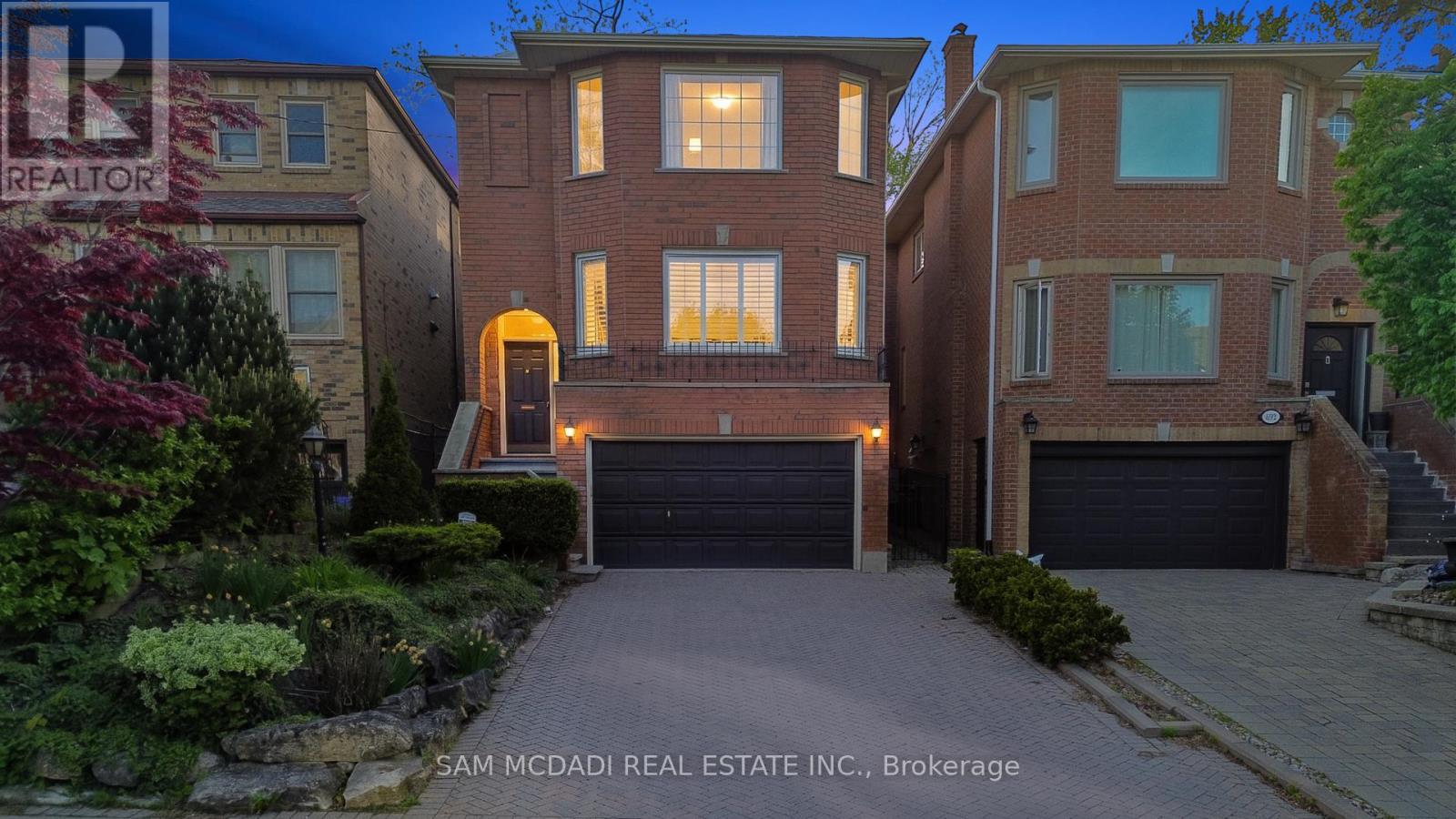 Photo of 690 Oriole Parkway