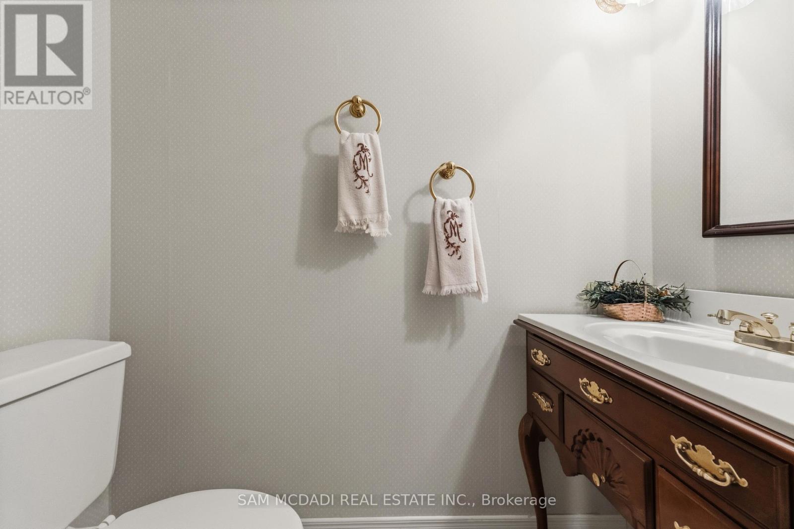 690 ORIOLE PARKWAY - Image 33
