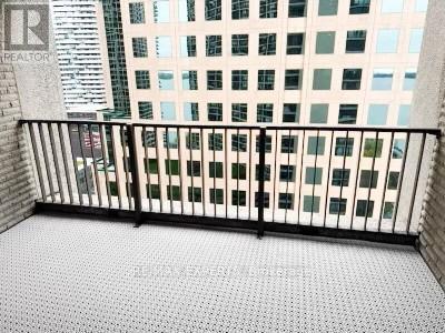 #2233 33 HARBOUR SQUARE - 22