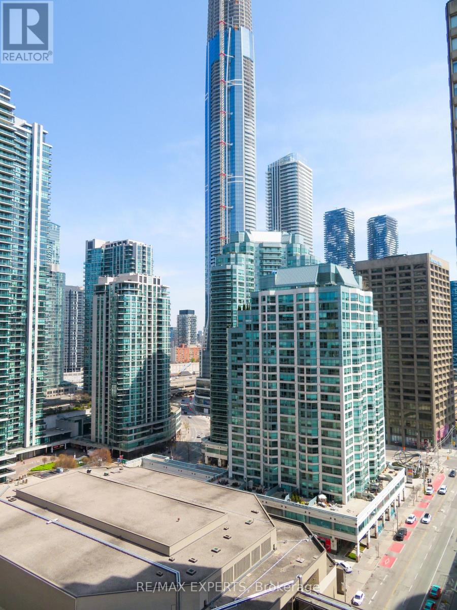 #2233 33 HARBOUR SQUARE - Image 27