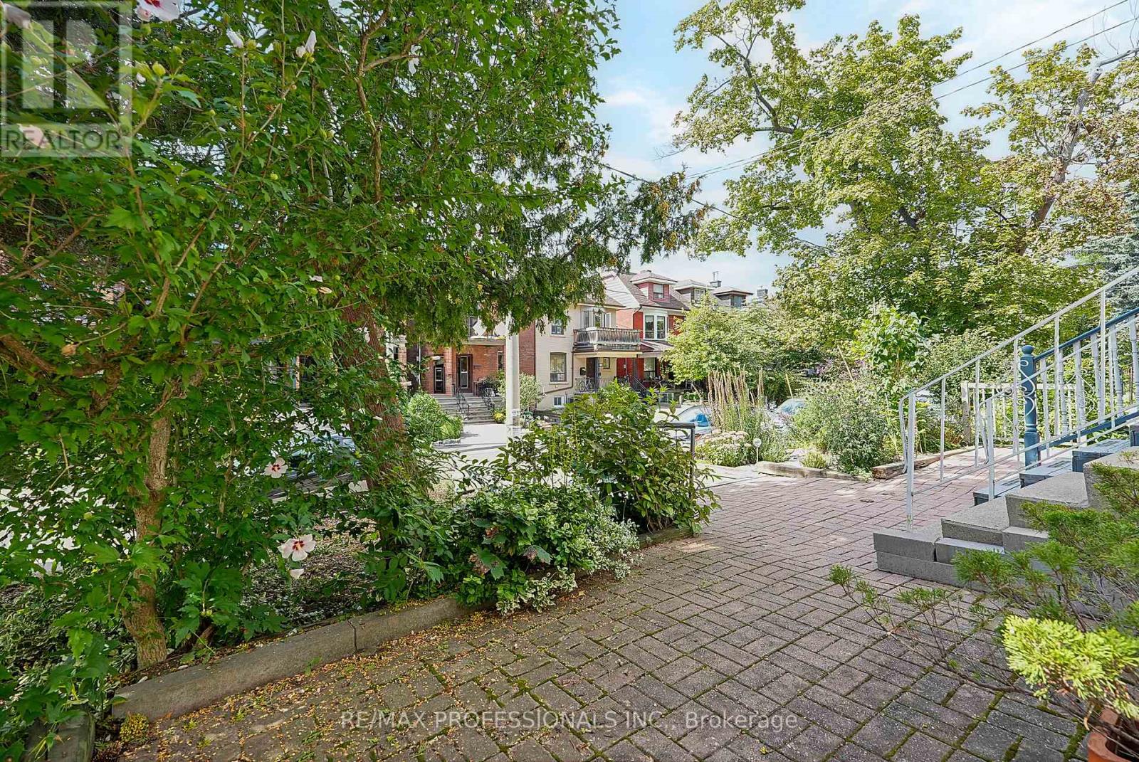 Photo of 227 MONTROSE AVENUE
